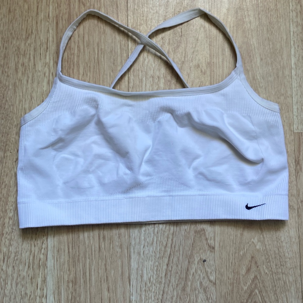 Nike White Seamless Light-Support Sports Bra Size M/L